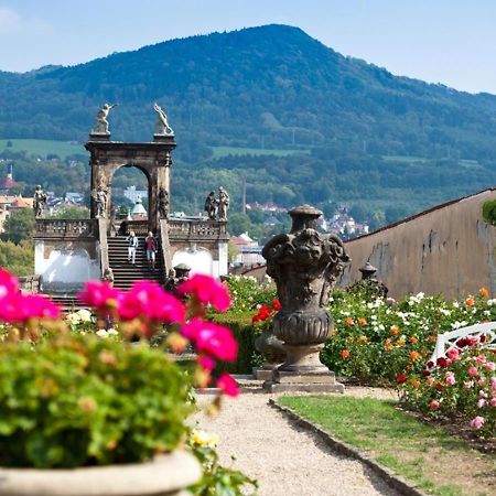 Byt S Jedinecnym Vyhledem Decin Buitenkant foto