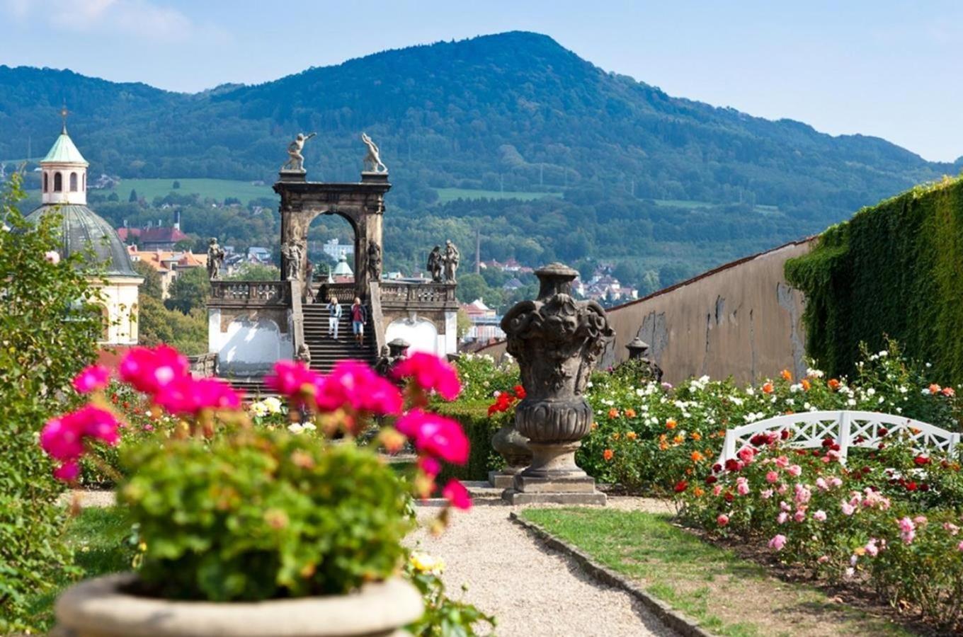 Byt S Jedinecnym Vyhledem Decin Buitenkant foto